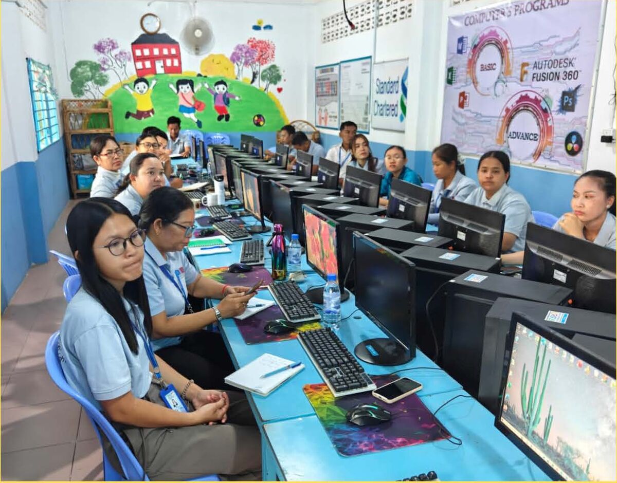 HOPE teachers seated at a row of computers during an AI workshop